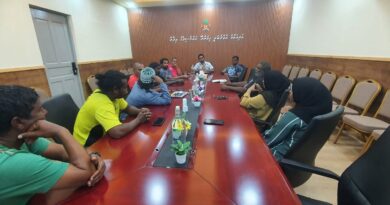 ގެސްޓްހައުސް ވިޔަފާރި ކުރާ ފަރާތްތަކާއި ބައްދަލުކުރުން