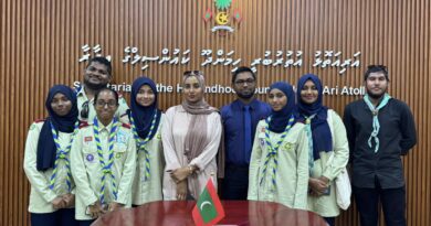 އަހްމަދިއްޔާ ސްކޫލް ސްކައުޓްސް އިން އއ. އަތޮޅަށް ކުރަމުންގެންދާ ދަތުރުގައި އއ. ހިމަންދޫ ކައުންސިލާއި ބައްދަލުވުން